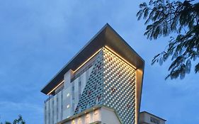 MaxOneHotels at Kota Harapan Indah-Bekasi